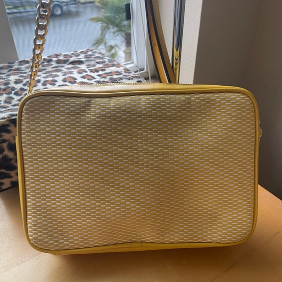 Michael Kors Crossbody in Yellow and White - Picture 5 of 17
